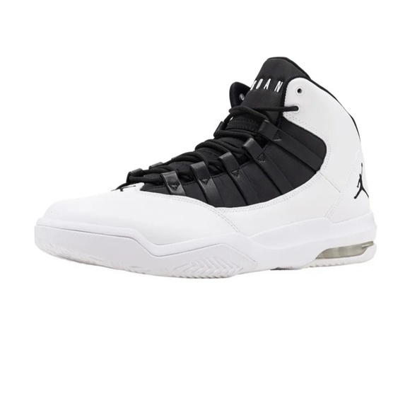 Nike Shoes - Jordan Max Aura size 5.5